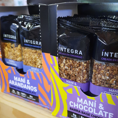 Barrita con base de choco y arandanos